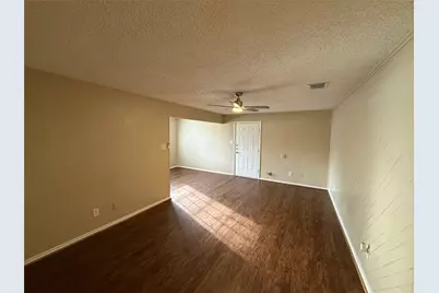611 W Gilmer Street #B, Ennis, TX 75119 - Photo 4