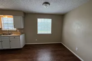 611 W Gilmer St, Ennis, TX 75119 - Photo 6