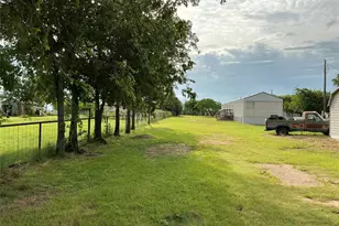 109 McKelvain St, Oglesby, TX 76561 - Photo 6