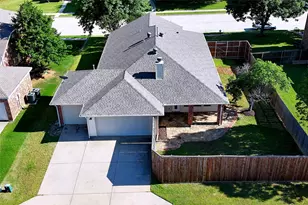 2017 Creekdale Dr, Denton, TX 76210 - Photo 2