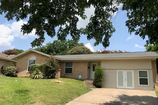 1302 Halifax St, Grand Prairie, TX 75050 - Photo 2