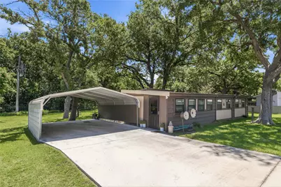 641 S Lamar Street, De Leon, TX 76444 - Photo 2