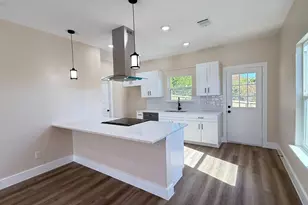 2615 Creekview Dr, Granbury, TX 76048 - Photo 2