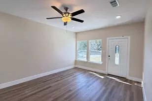 2615 Creekview Dr, Granbury, TX 76048 - Photo 4