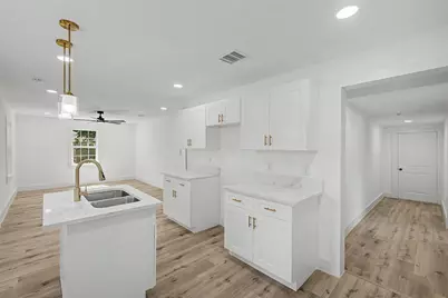 1000 Schieffer Avenue, Fort Worth, TX 76110 - Photo 2