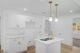 1000 Schieffer Ave, Fort Worth, TX 76110 - Photo 8