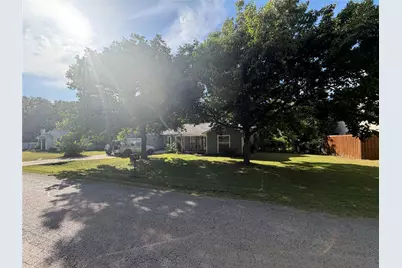 203 E Dallas Street, Hutchins, TX 75141 - Photo 2