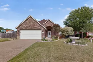 1901 Bentwood Ct, Grapevine, TX 76051 - Photo 2