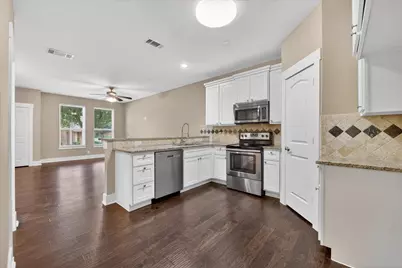 308 Lily Lane, Lewisville, TX 75057 - Photo 12
