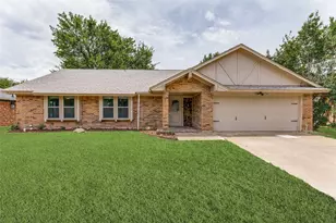 3305 Wayland Dr, Fort Worth, TX 76133 - Photo 2