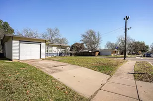 2009 Cloverdale St, Arlington, TX 76010 - Photo 2