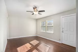 2009 Cloverdale St, Arlington, TX 76010 - Photo 4