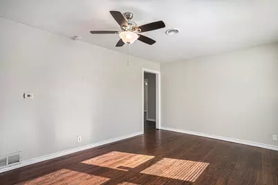 2009 Cloverdale Street, Arlington, TX 76010 - Photo 6