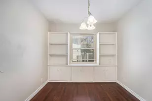 2009 Cloverdale St, Arlington, TX 76010 - Photo 8