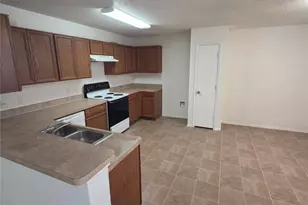 725 Trinity Ln, Dallas, TX 75241 - Photo 2