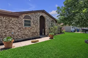 453 Irene St, Burleson, TX 76028 - Photo 4