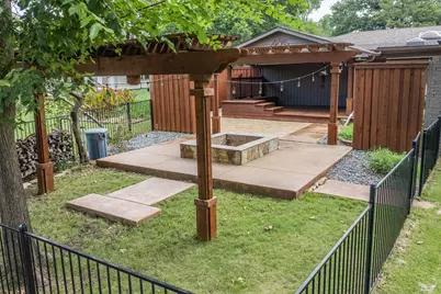 111 N Clearwater Drive, Highland Village, TX 75077 - Photo 32