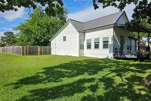 1029 W Shepherd St, Denison, TX 75020 - Photo 2