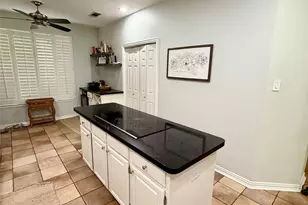 2651 Hidden Ridge Dr, Arlington, TX 76006 - Photo 22