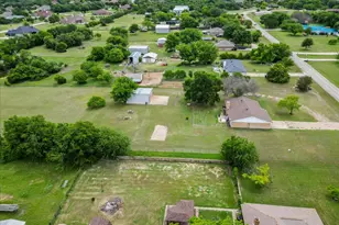 2102 Hill Top Cir, Weatherford, TX 76085 - Photo 36