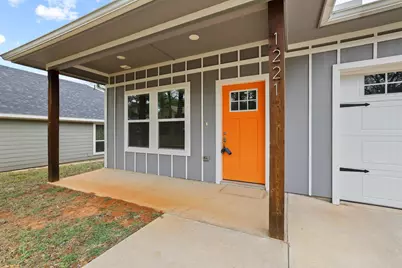 1221 W Johnson Street, Denison, TX 75020 - Photo 2