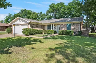 6220 Sandra Dr, Fort Worth, TX 76133 - Photo 2