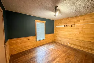 606 Lilly St, Cleburne, TX 76033 - Photo 4