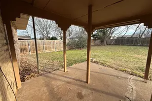 415 W Highland Dr, Whitewright, TX 75491 - Photo 6