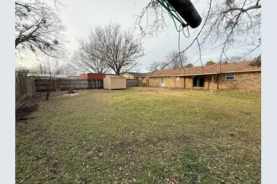 415 W Highland Drive, Whitewright, TX 75491 - Photo 2