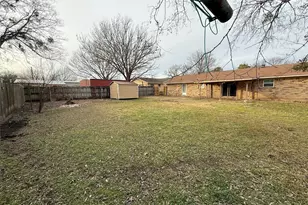 415 W Highland Dr, Whitewright, TX 75491 - Photo 2