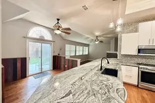 10123 Andre Dr, Irving, TX 75063 - Photo 14