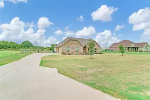 217 Maverick Ct, Granbury, TX 76049 - Photo 30