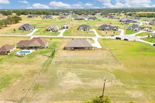 217 Maverick Ct, Granbury, TX 76049 - Photo 34