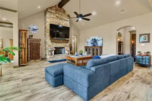217 Maverick Ct, Granbury, TX 76049 - Photo 6