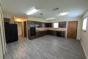 1605 Maple Dr, Garland, TX 75042 - Photo 4