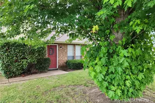 429 Thomas Street SW, Burleson, TX 76028 - Photo 2