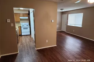 429 Thomas Street SW, Burleson, TX 76028 - Photo 4