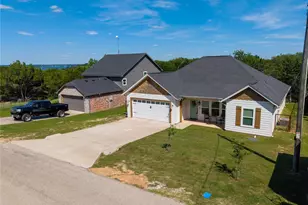 2703 San Gabriel Dr, Granbury, TX 76048 - Photo 2