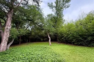 10208 Lake Gardens Dr, Dallas, TX 75218 - Photo 2