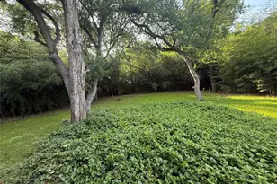 10208 Lake Gardens Dr, Dallas, TX 75218 - Photo 20