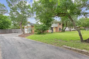 425 Whitehall Rd, Woodway, TX 76712 - Photo 2