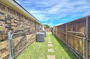 2079 Fair Oaks Cir, Corinth, TX 76210 - Photo 38