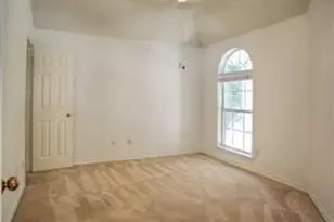 907 Canal, Irving, TX 75063 - Photo 6