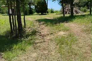 763 Frontier St, Bowie, TX 76230 - Photo 24