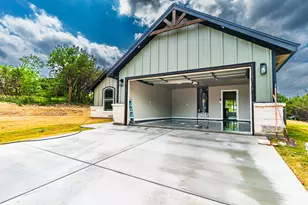 916 Mojave Trail, Granbury, TX 76048 - Photo 2