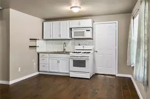 1110 S 24th St, Temple, TX 76501 - Photo 2