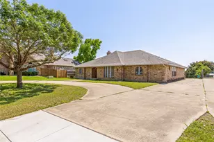 6533 Lake Side Cir, North Richland Hills, TX 76180 - Photo 2