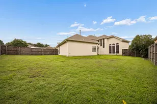 9705 Valley Lake Ct, Irving, TX 75063 - Photo 28