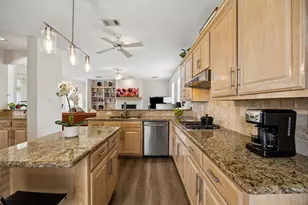 9705 Valley Lake Ct, Irving, TX 75063 - Photo 10