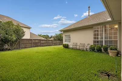 9705 Valley Lake Court, Irving, TX 75063 - Photo 30